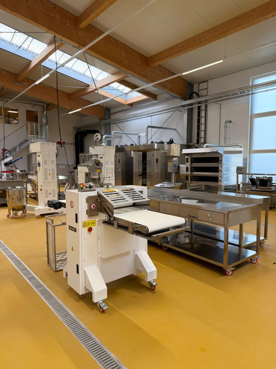 Moderne Produktion der Monolith Bakery in Deggendorf